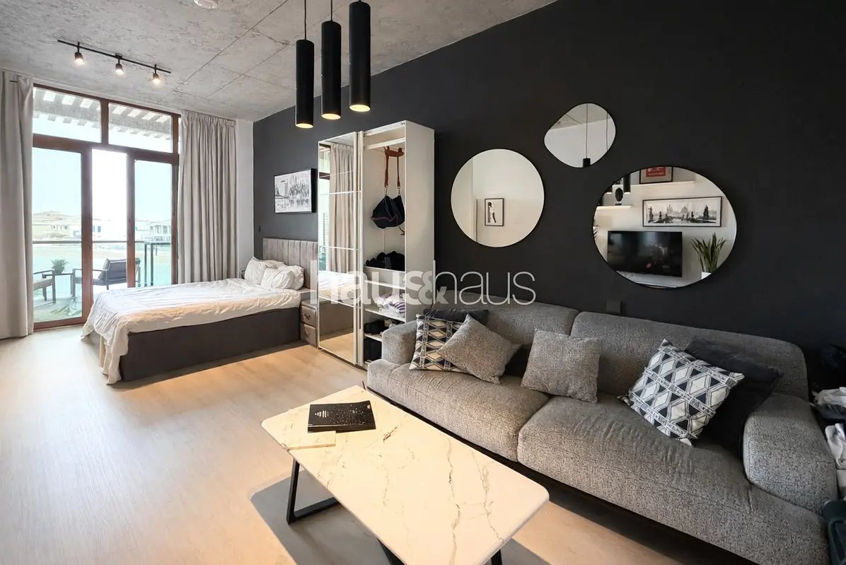 studio freehold apartment in Palm Jumeirah — photo 1 of 5