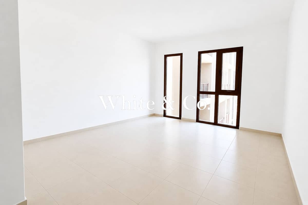 2-bedroom freehold apartment in Town Square — photo 3 of 4