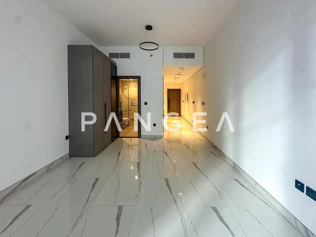 studio freehold apartment in Business Bay — photo 1 of 5