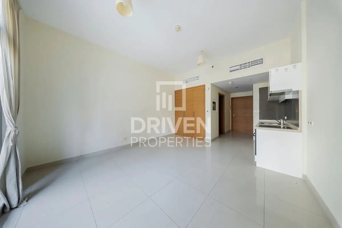 studio freehold apartment in Downtown Dubai — photo 1 of 5