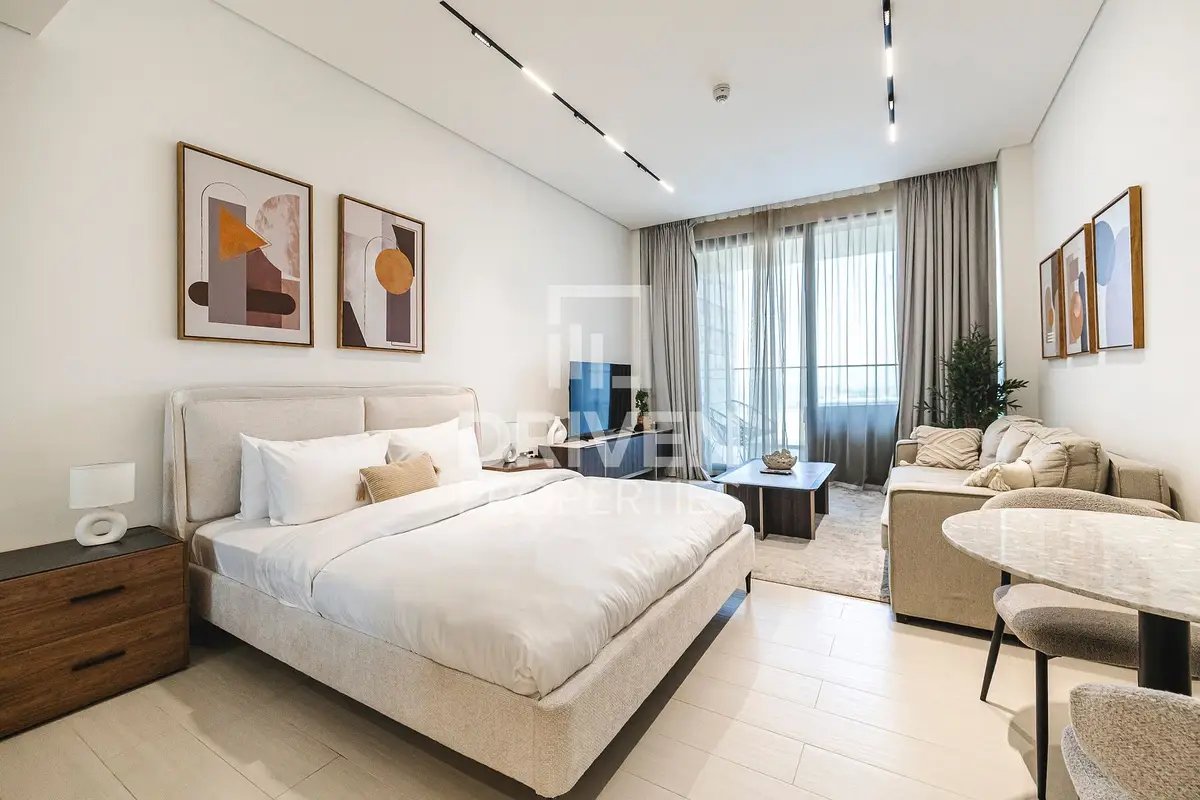 studio freehold apartment in Business Bay — photo 1 of 5