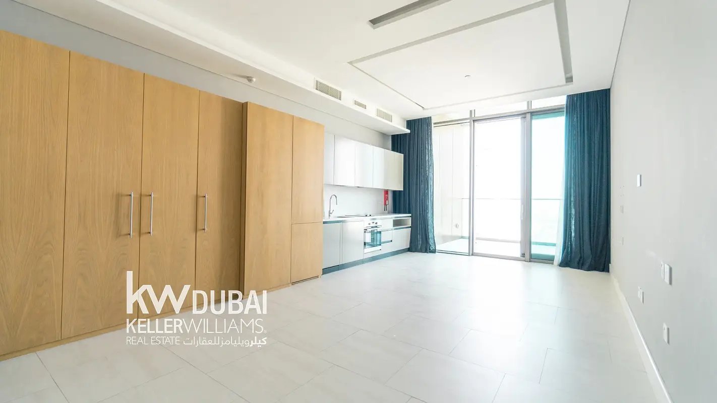 studio freehold apartment in Business Bay — photo 1 of 5