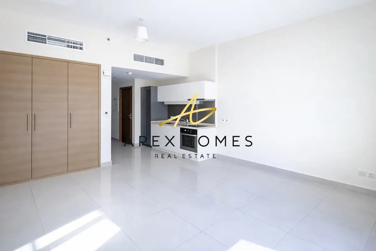 studio freehold apartment in Downtown Dubai — photo 1 of 5