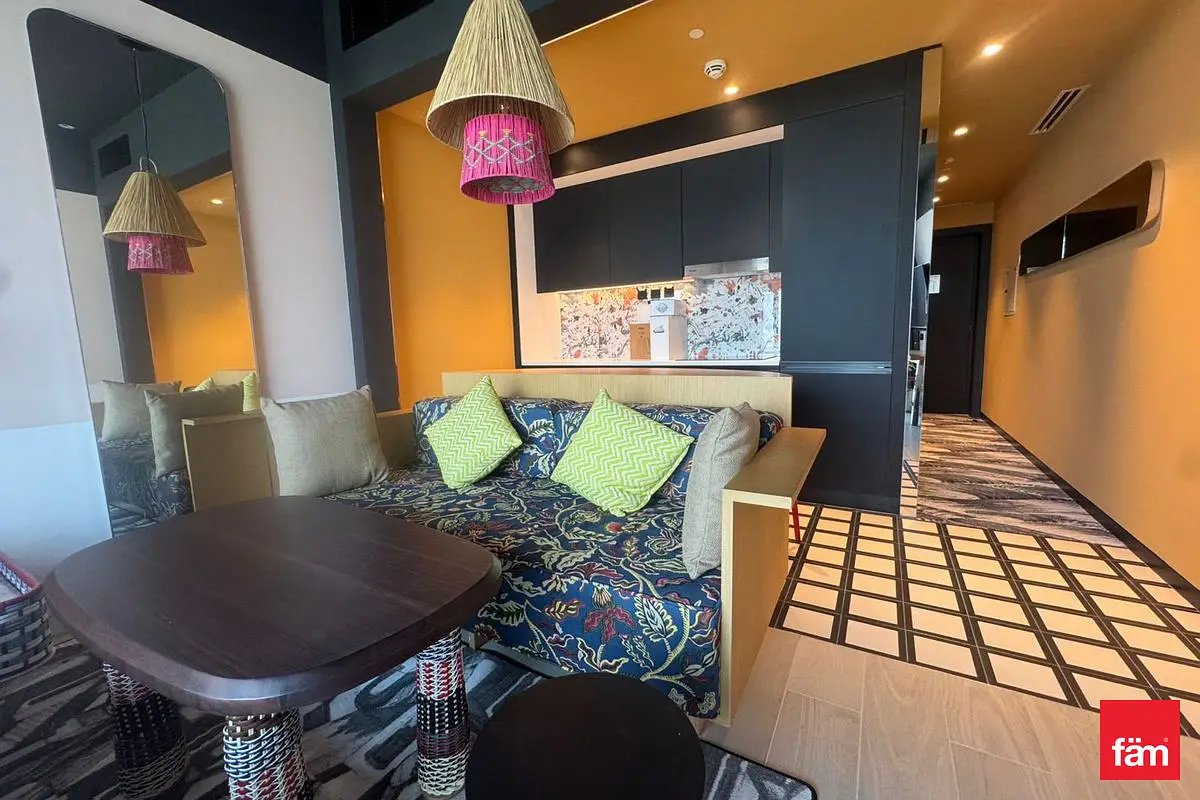 studio freehold apartment in Business Bay — photo 1 of 5