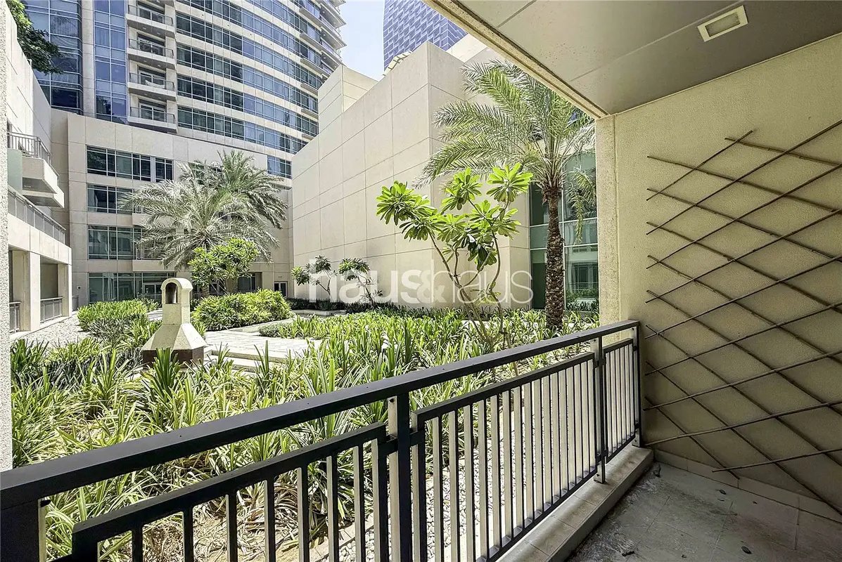 2-bedroom freehold apartment in Downtown Dubai — photo 2 of 5