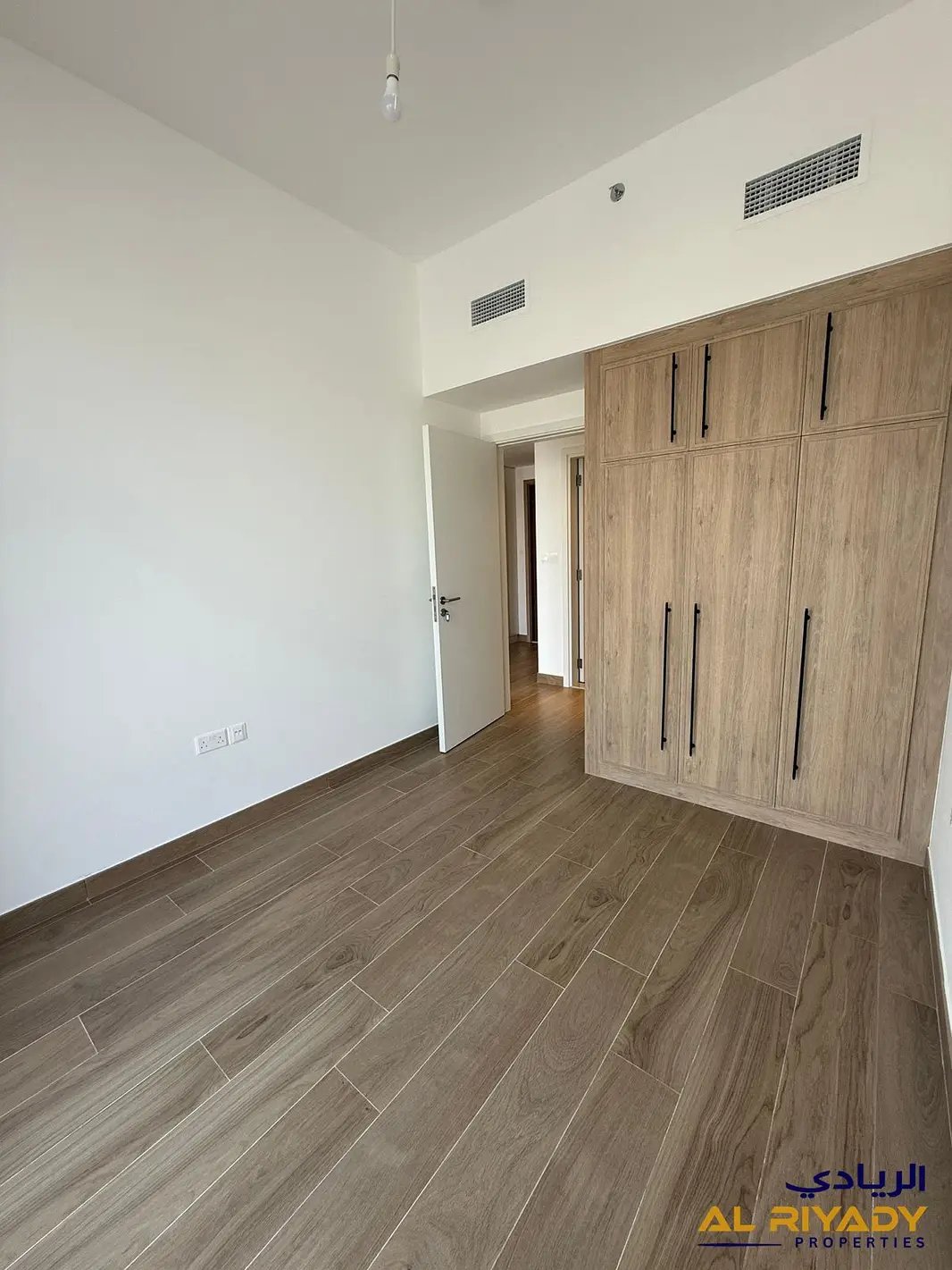 1-bedroom freehold apartment in Town Square — photo 4 of 4