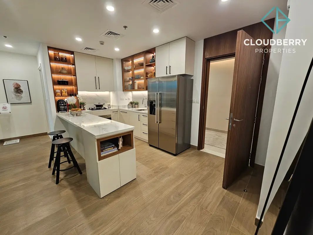 1-bedroom freehold apartment in Town Square — photo 3 of 5