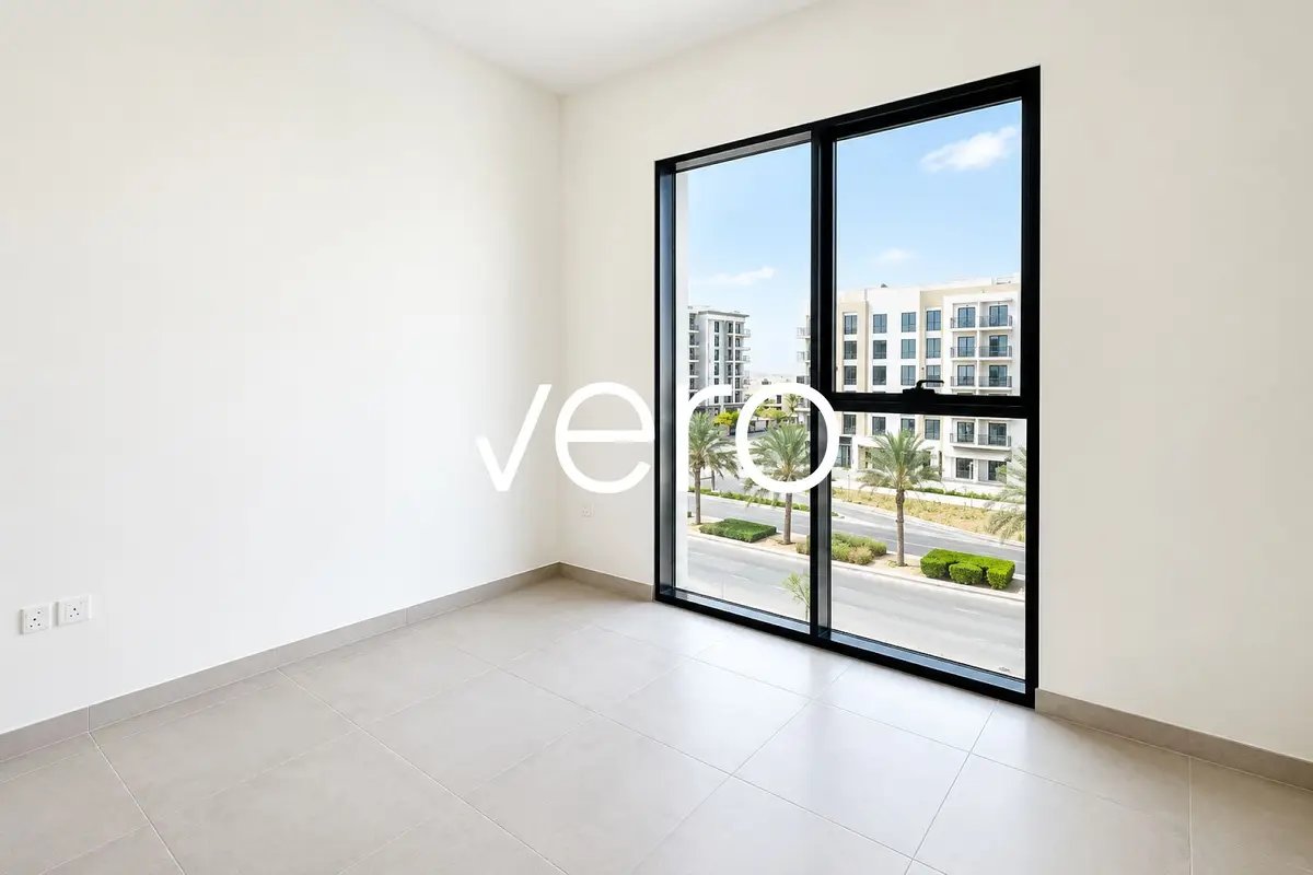 1-bedroom freehold apartment in Town Square — photo 4 of 4
