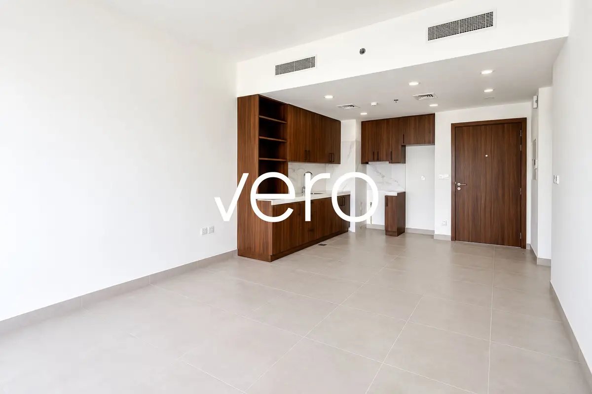 1-bedroom freehold apartment in Town Square — photo 2 of 4