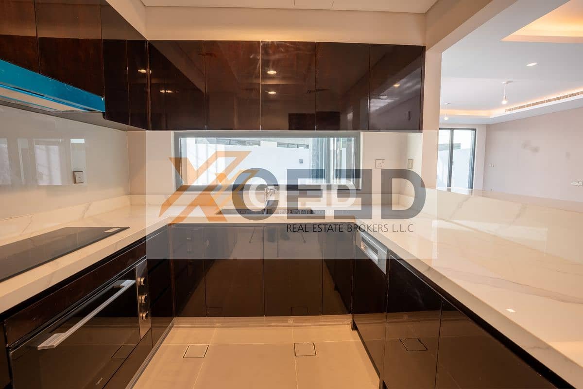 6-bedroom freehold villa in DAMAC Hills — photo 3 of 4
