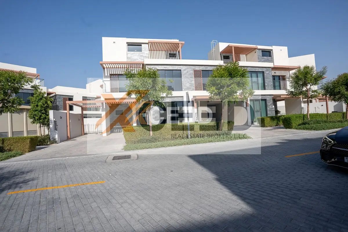 6-bedroom freehold villa in DAMAC Hills — photo 1 of 4