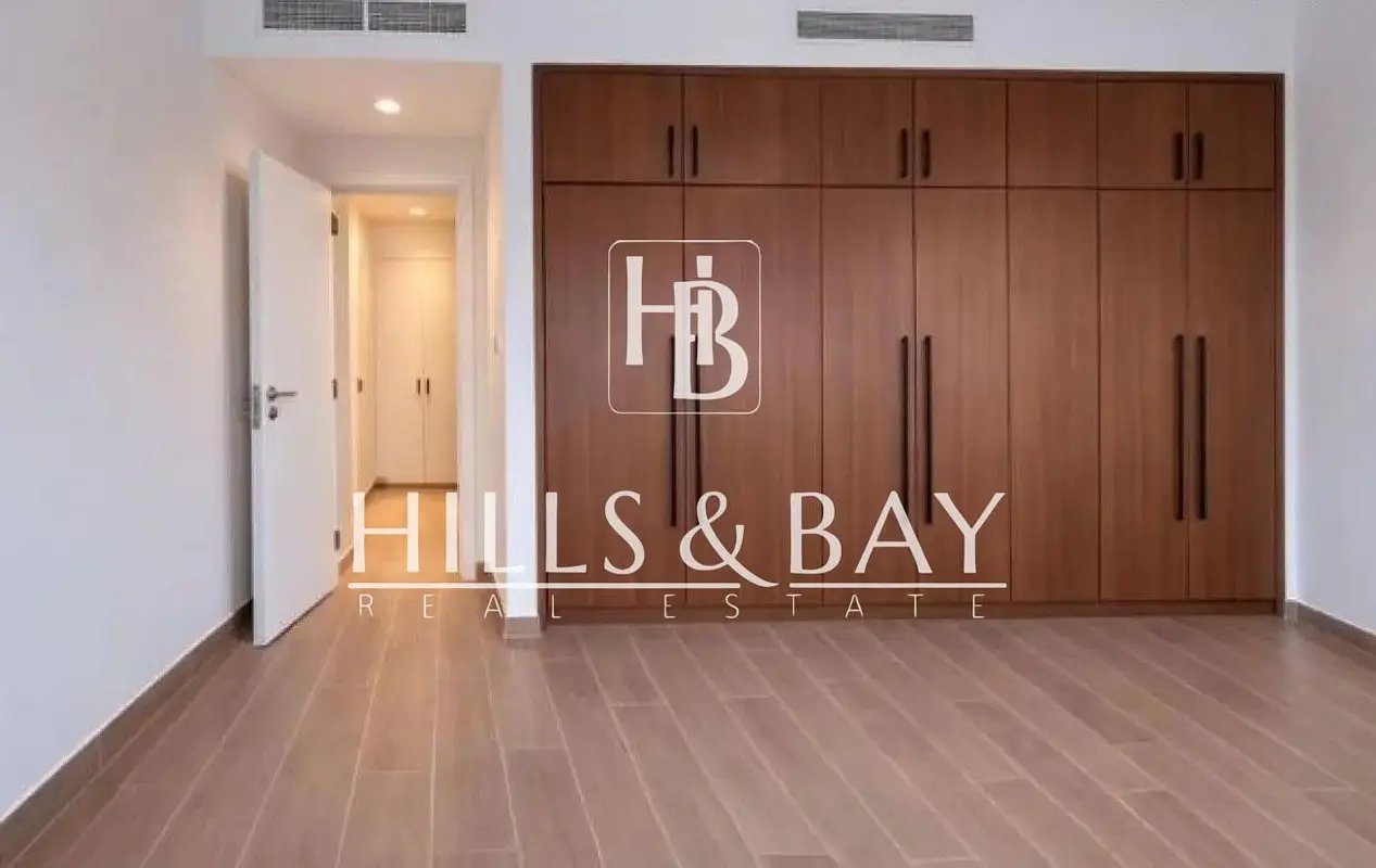 1-bedroom freehold apartment in Town Square — photo 4 of 4