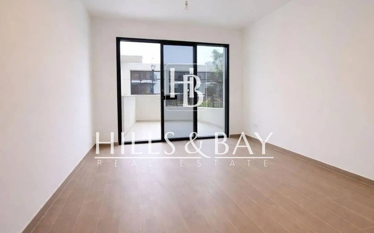 1-bedroom freehold apartment in Town Square — photo 1 of 4