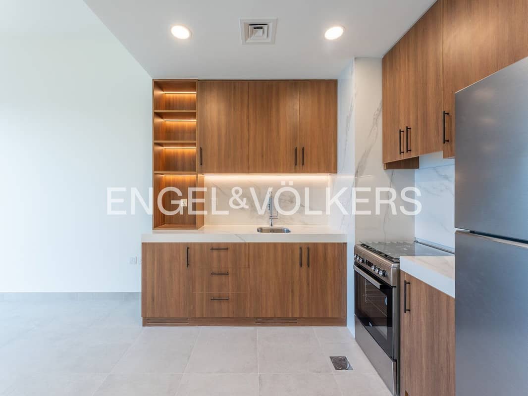 1-bedroom freehold apartment in Town Square — photo 3 of 4