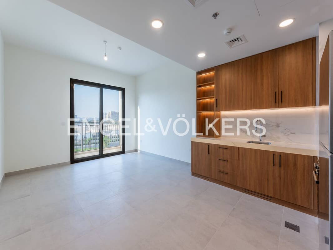 1-bedroom freehold apartment in Town Square — photo 1 of 4
