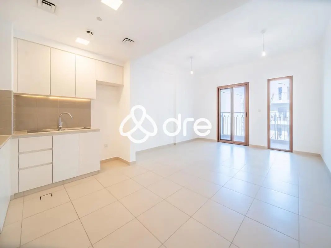 1-bedroom freehold apartment in Town Square — photo 2 of 4