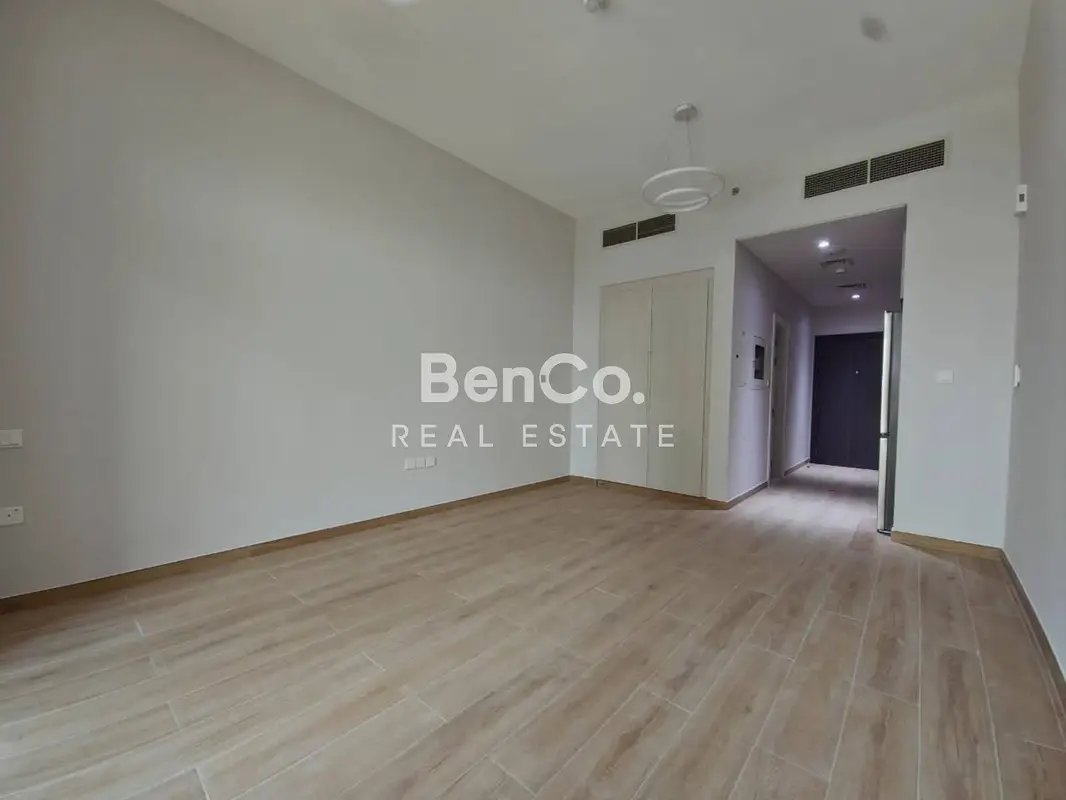 studio freehold apartment in Business Bay — photo 1 of 4