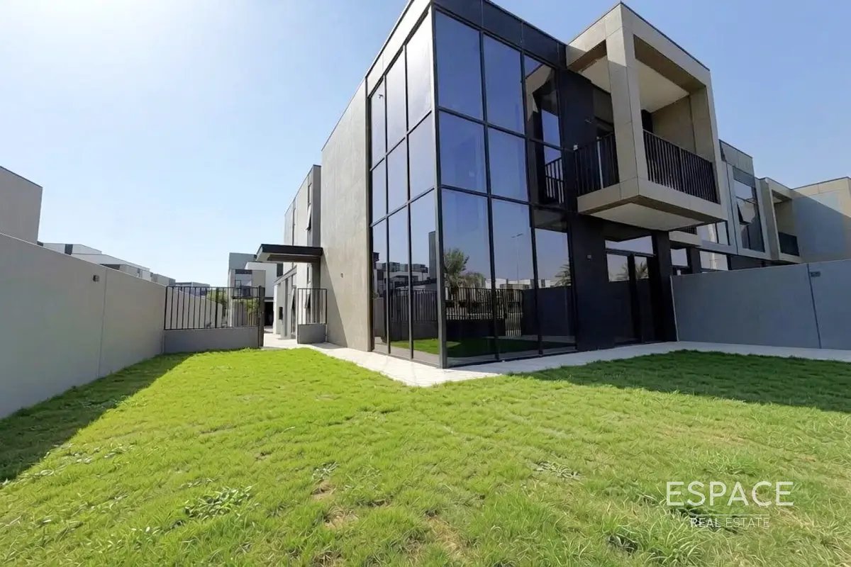 4-bedroom freehold villa in Mudon — photo 1 of 4