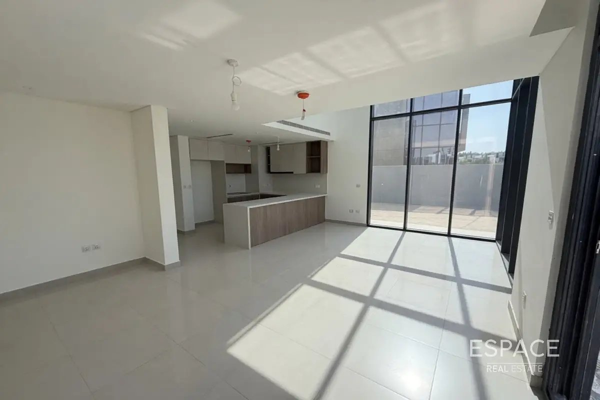 4-bedroom freehold villa in Mudon — photo 2 of 4