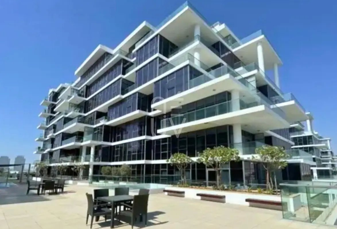 studio freehold apartment in DAMAC Hills — photo 1 of 4