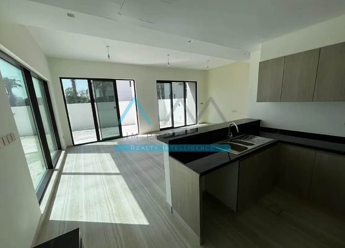 4-bedroom freehold villa in DAMAC Hills — photo 4 of 4