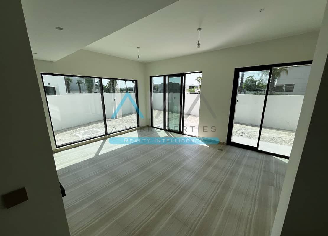 4-bedroom freehold villa in DAMAC Hills — photo 1 of 4