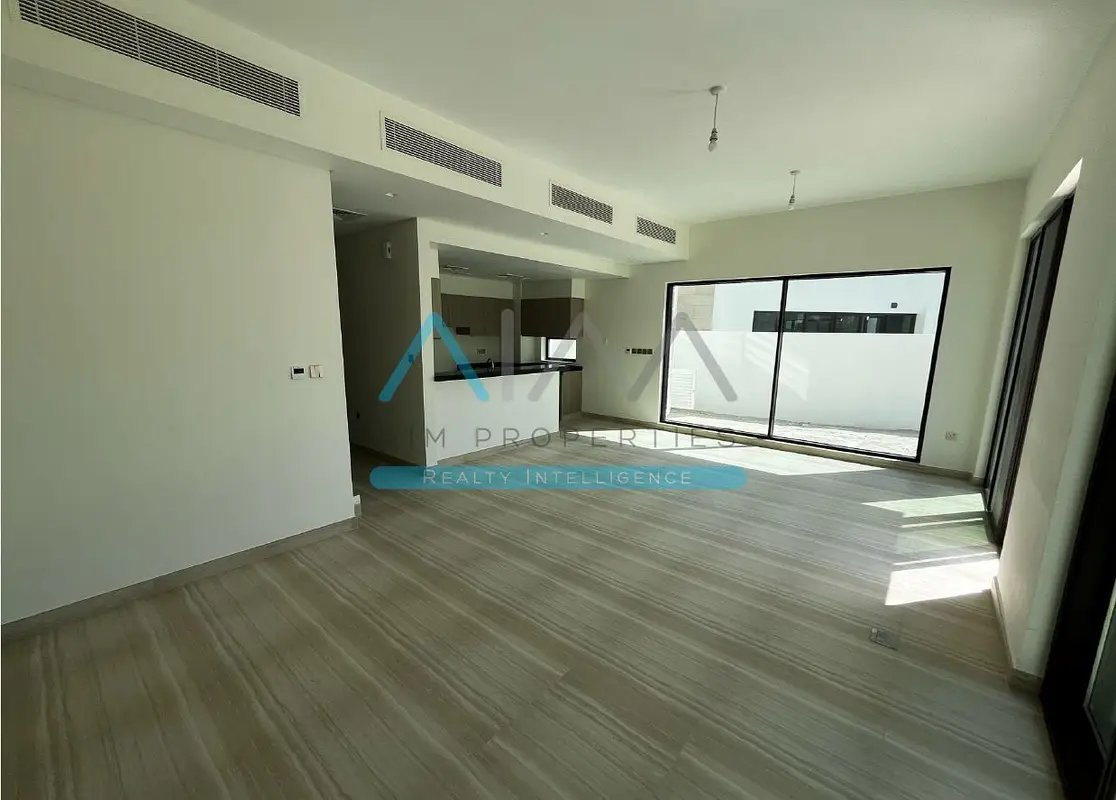 4-bedroom freehold villa in DAMAC Hills — photo 2 of 4