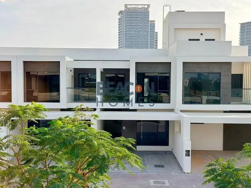 4-bedroom freehold villa in DAMAC Hills — photo 1 of 4