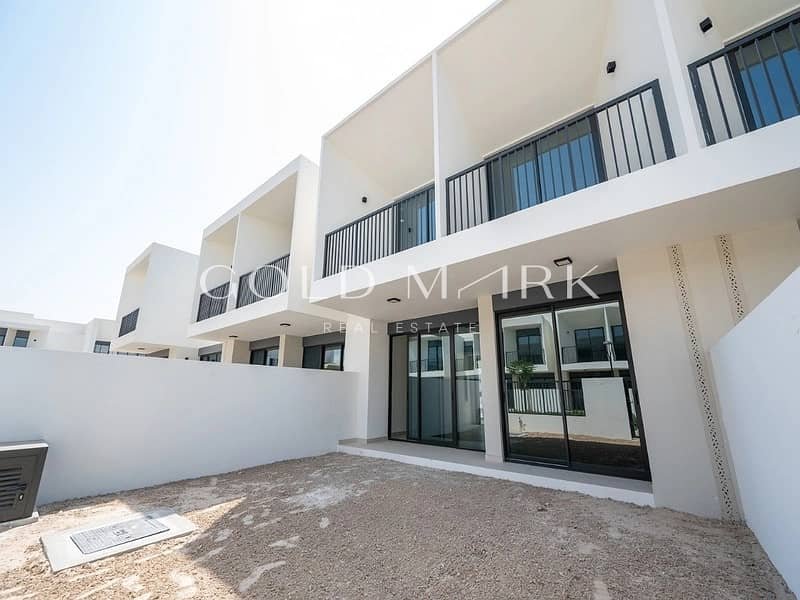 3-bedroom freehold villa in Town Square — photo 3 of 4