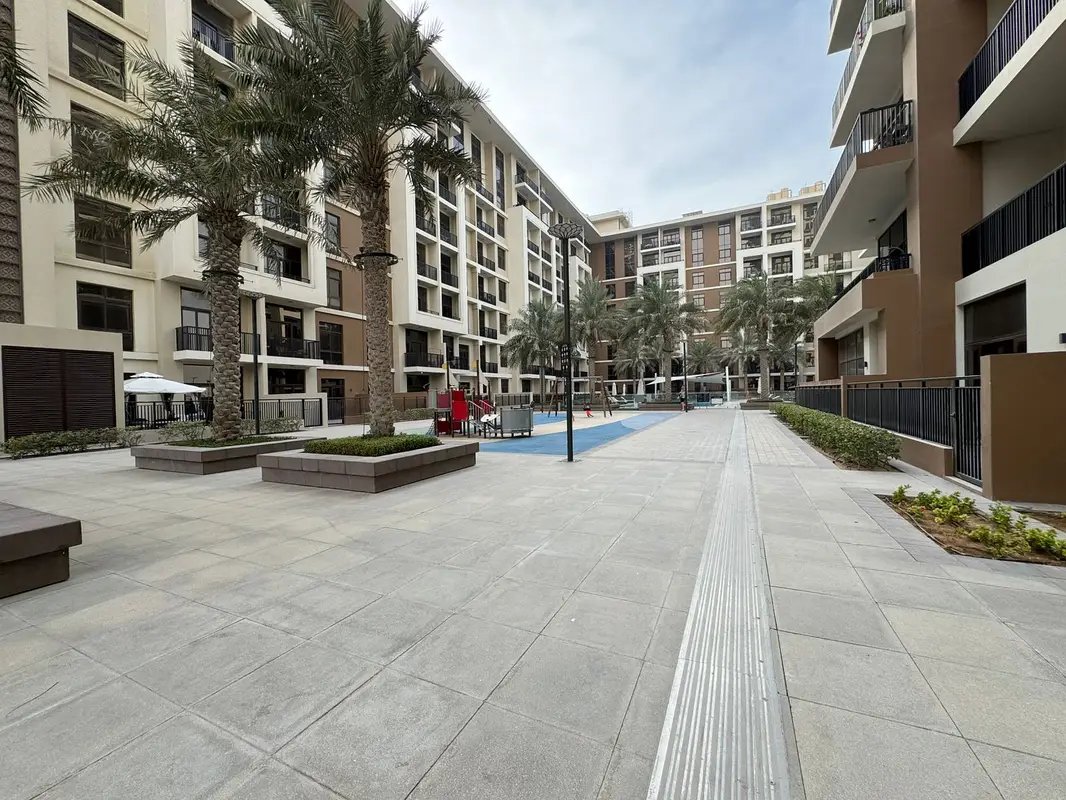 1-bedroom freehold apartment in Town Square — photo 2 of 4