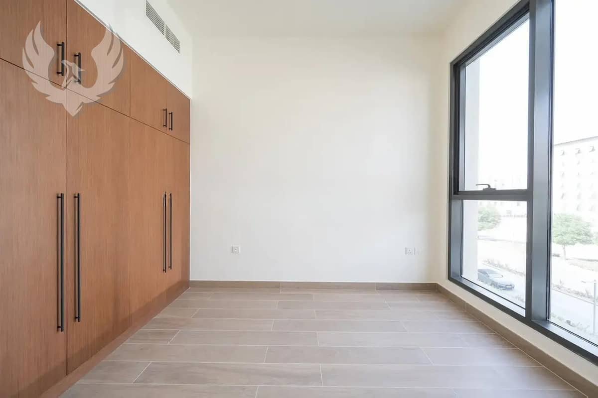 1-bedroom freehold apartment in Town Square — photo 3 of 4