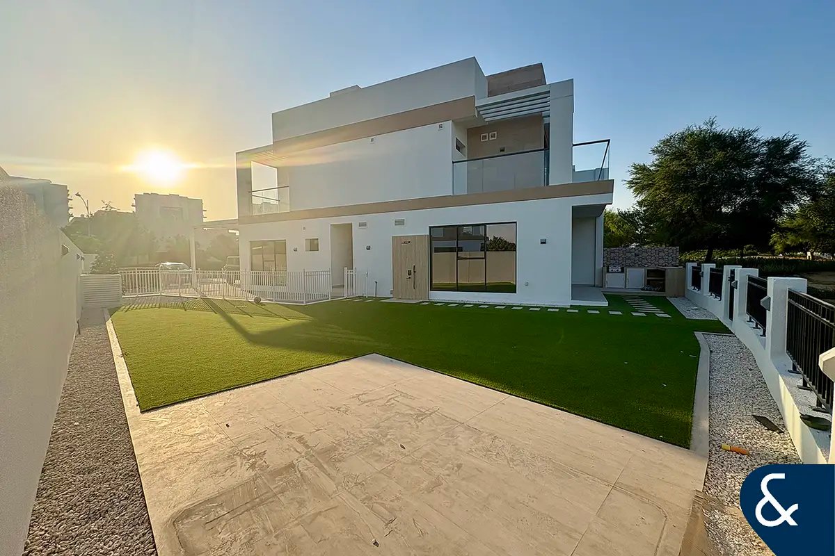 4-bedroom freehold villa in DAMAC Hills — photo 1 of 4