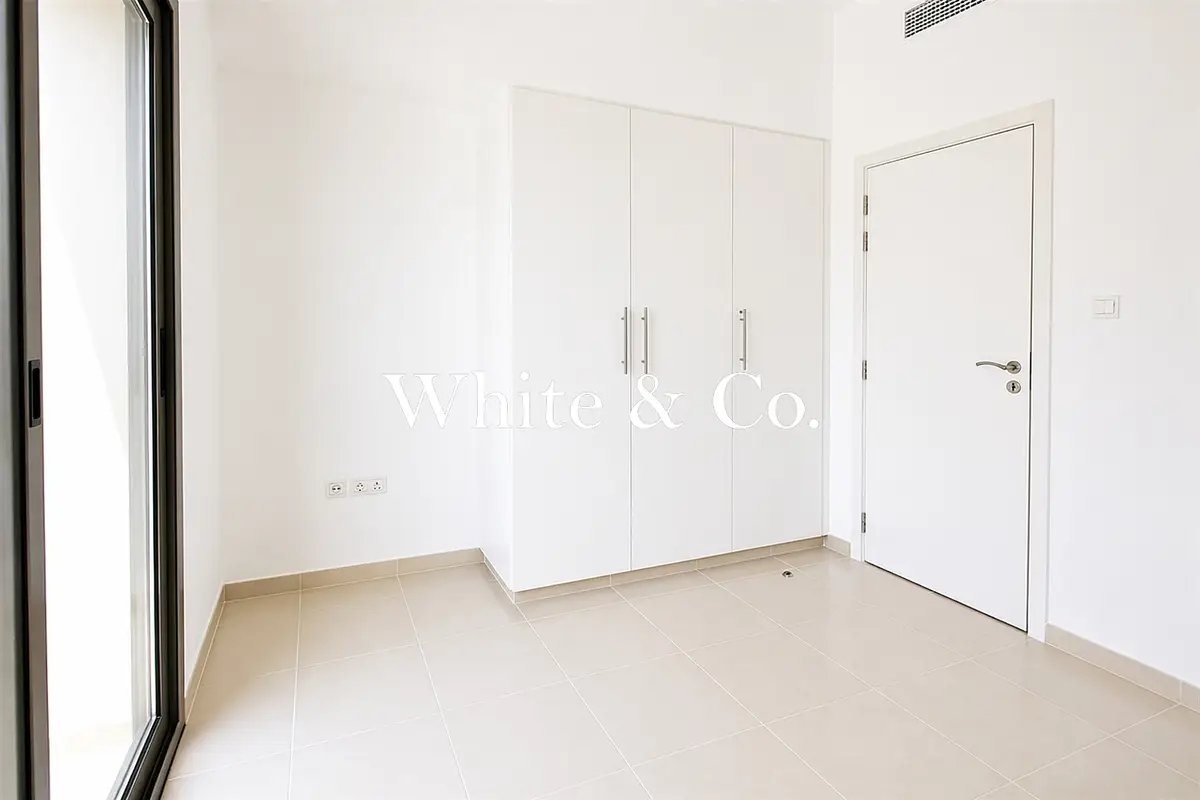 2-bedroom freehold apartment in Town Square — photo 5 of 5