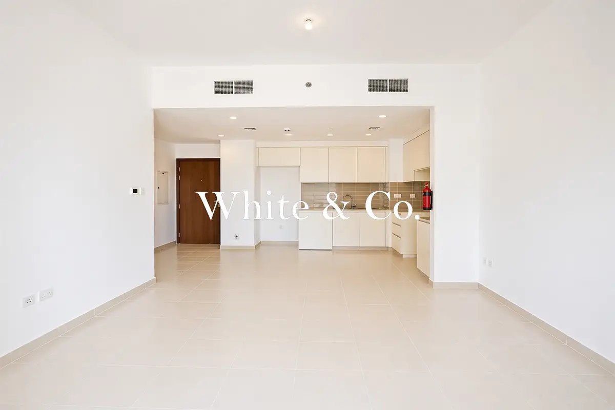 2-bedroom freehold apartment in Town Square — photo 1 of 5
