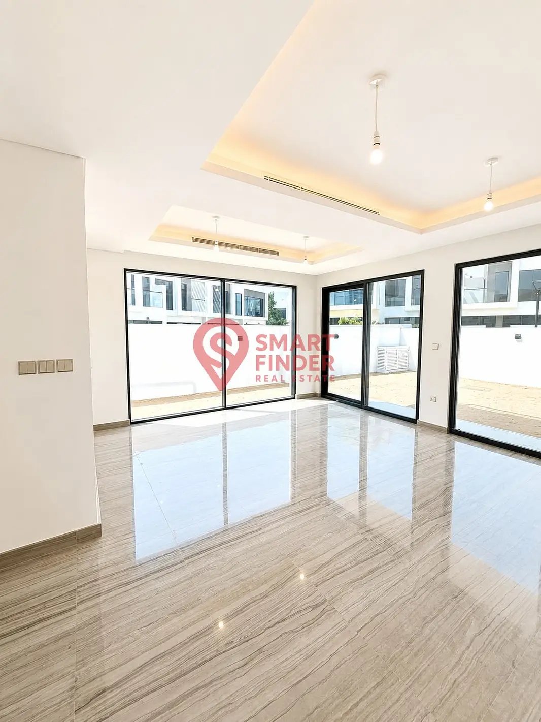 6-bedroom freehold villa in DAMAC Hills — photo 1 of 4