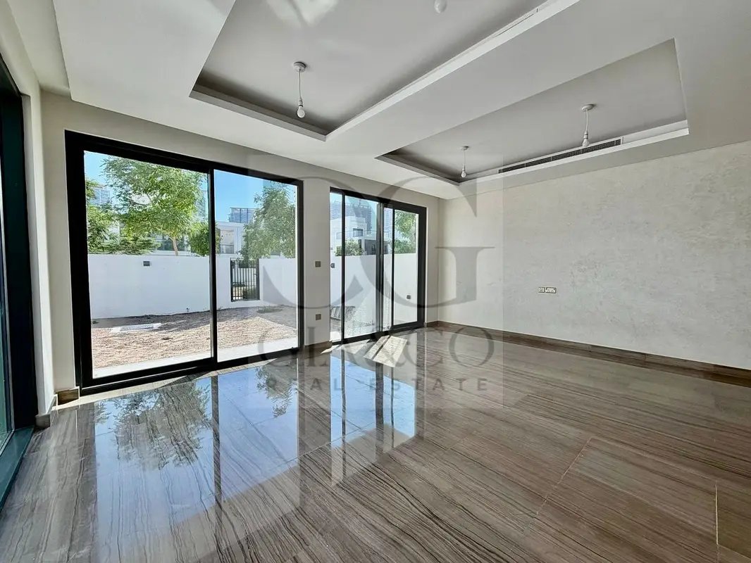 6-bedroom freehold villa in DAMAC Hills — photo 4 of 4
