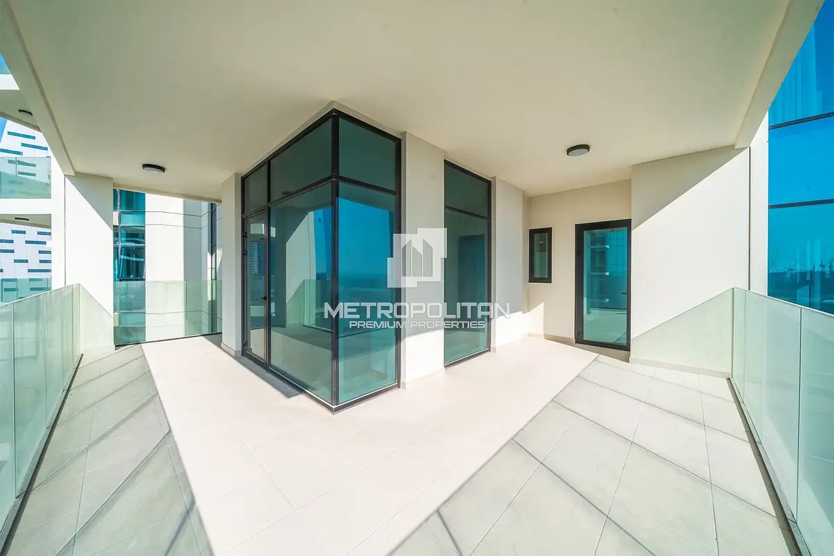 3-bedroom freehold apartment in Business Bay — photo 3 of 5
