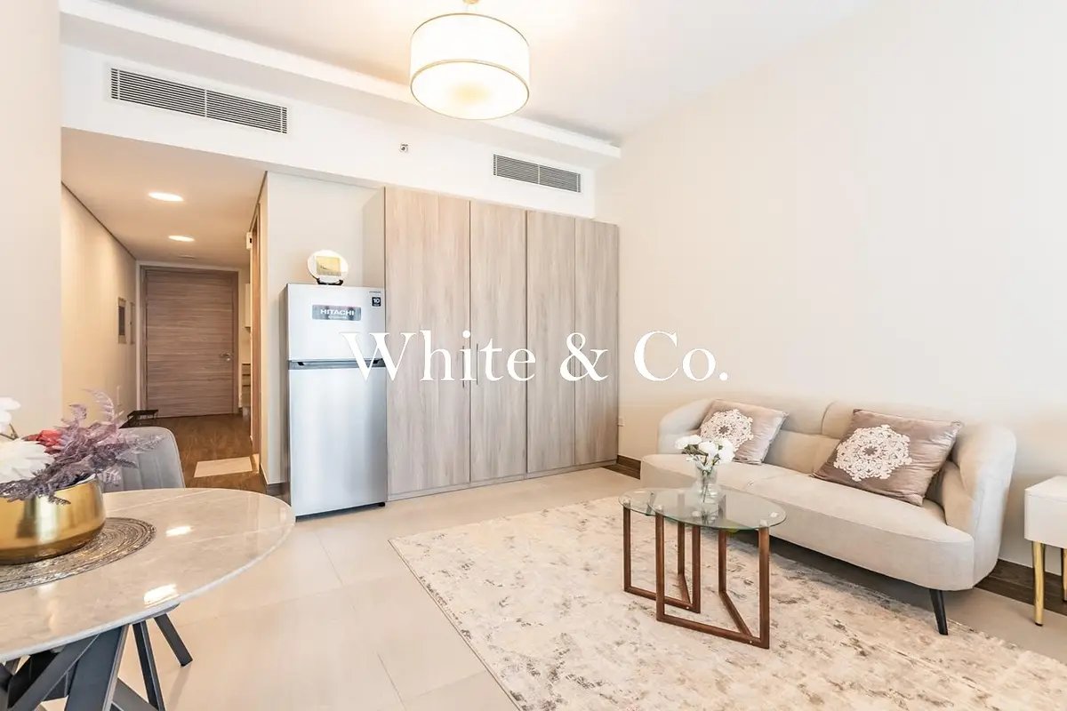 studio freehold apartment in Business Bay — photo 1 of 5