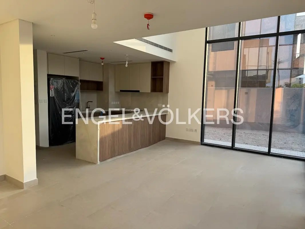 3-bedroom freehold villa in Mudon — photo 2 of 4