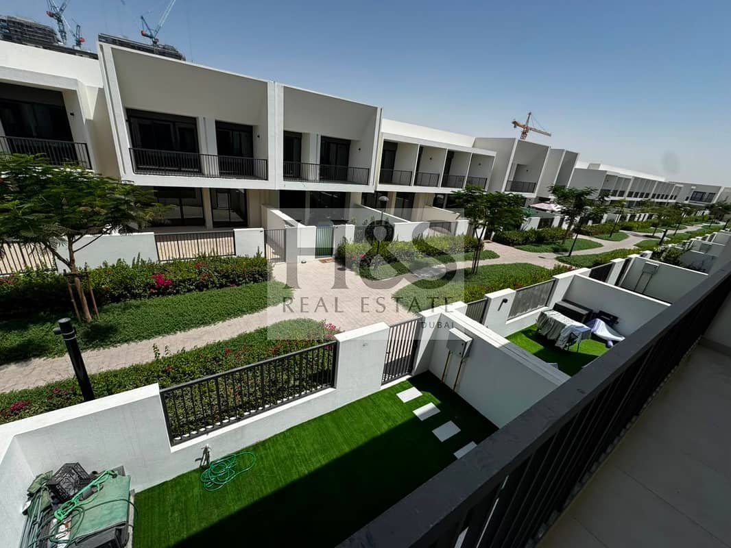 3-bedroom freehold villa in Town Square — photo 1 of 4