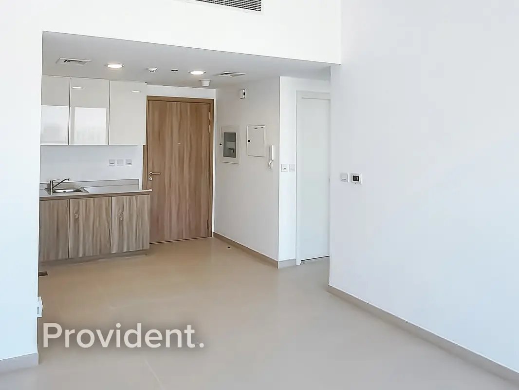 1-bedroom freehold apartment in Town Square — photo 4 of 4