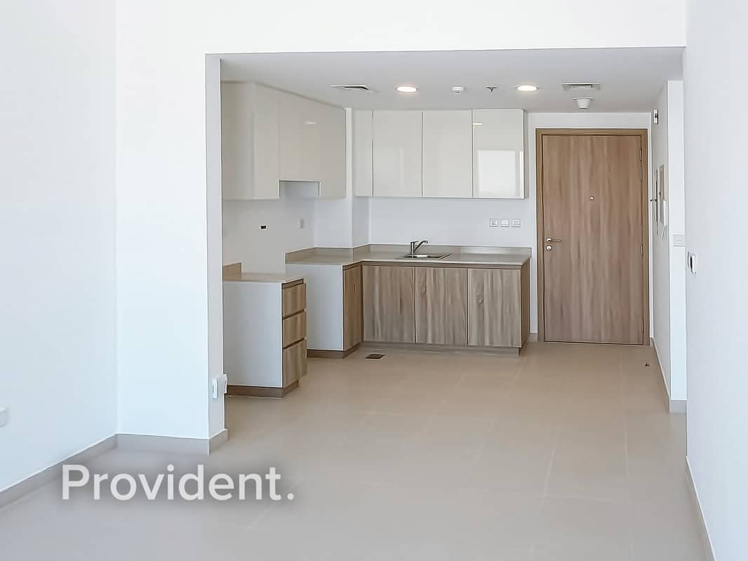 1-bedroom freehold apartment in Town Square — photo 3 of 4