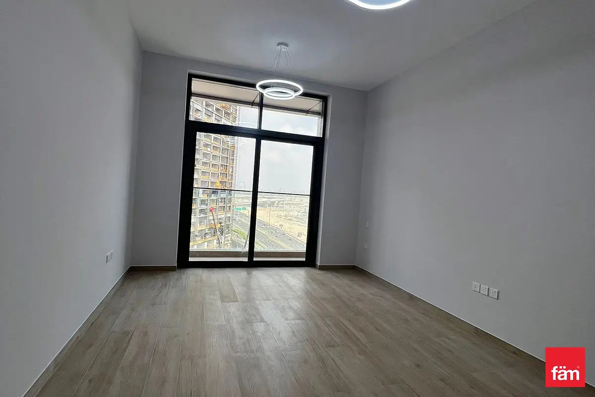 studio freehold apartment in Business Bay — photo 2 of 4