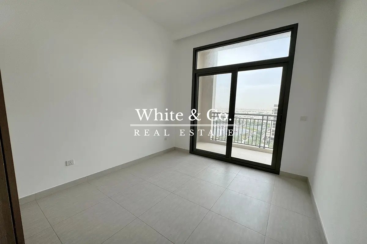 3-bedroom freehold apartment in Town Square — photo 5 of 5