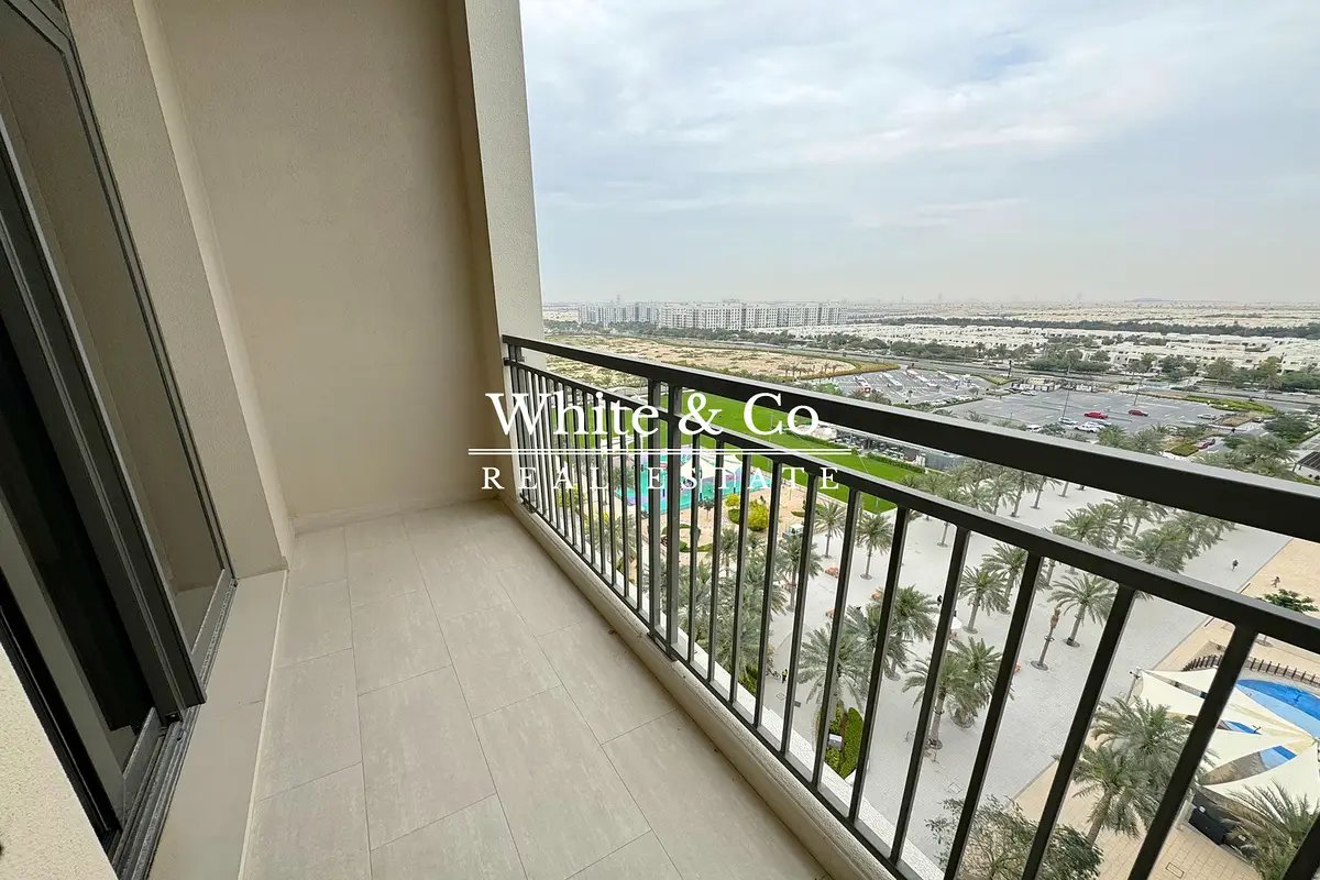 3-bedroom freehold apartment in Town Square — photo 3 of 5