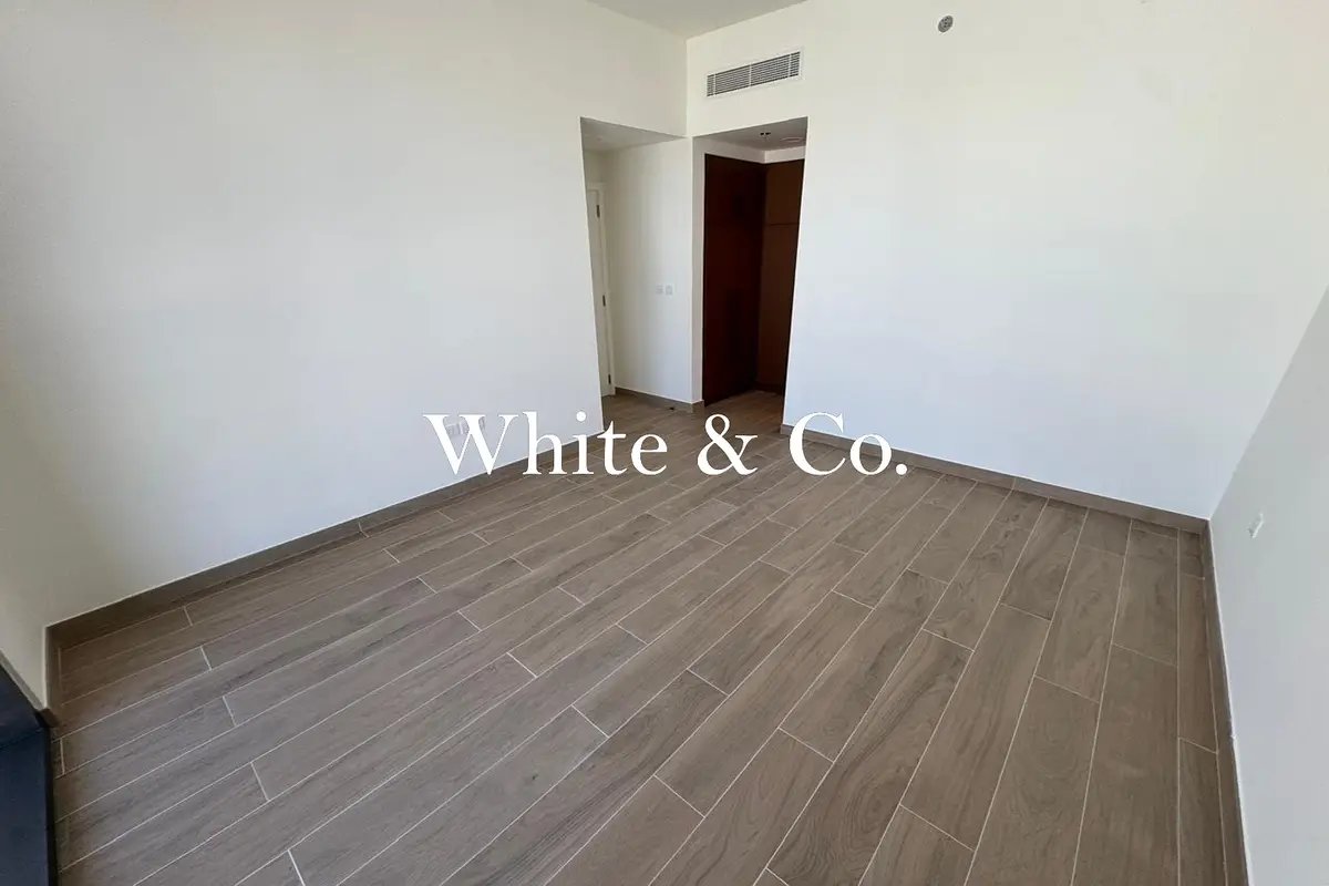2-bedroom freehold apartment in Town Square — photo 5 of 5