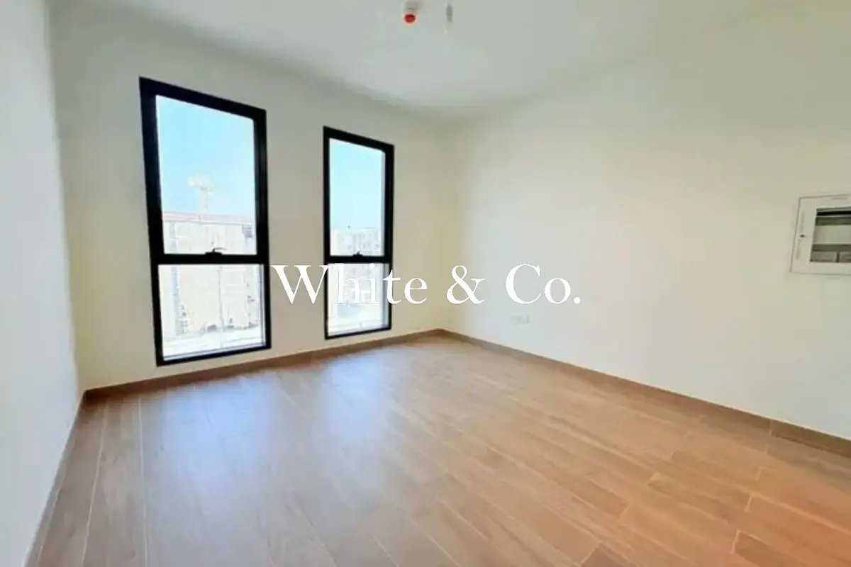 studio freehold apartment in Town Square — photo 5 of 5