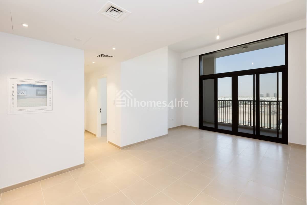 2-bedroom freehold apartment in Town Square — photo 1 of 4