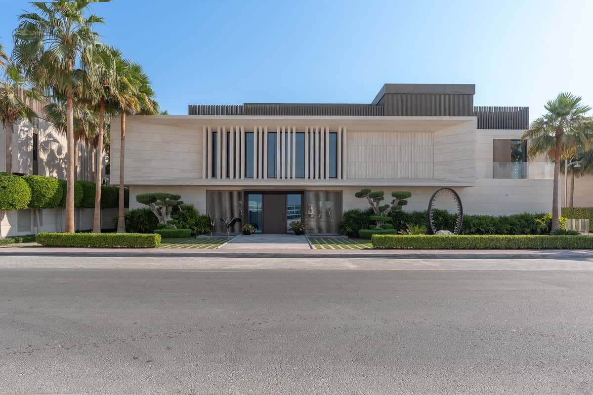 5-bedroom freehold villa in Palm Jumeirah — photo 1 of 4