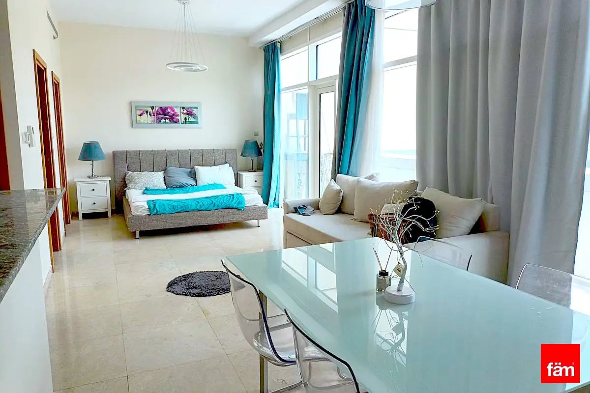 studio freehold apartment in Business Bay — photo 1 of 4